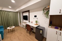 Urban Escape by Tripiva Stays, Pune
