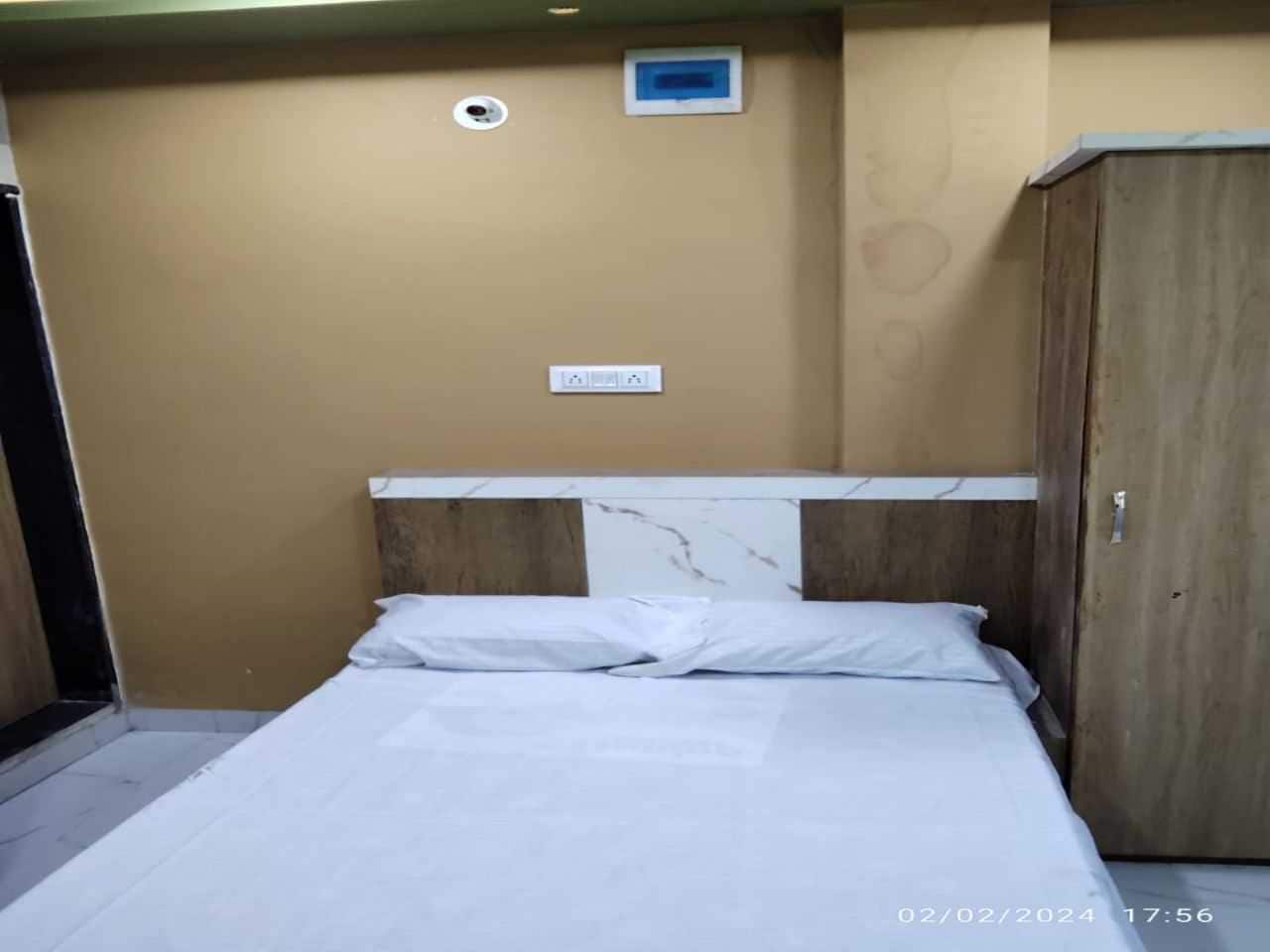 SPOT ON HOTEL RONAK PLACE - Tap to explore photos