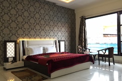Hotel White City