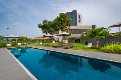 Park Inn by Radisson Libreville - Tap to explore photos