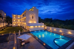 Serenity Hill Resort Near (2Km) Fateh Sagar Lake Udaipur, Udaipur