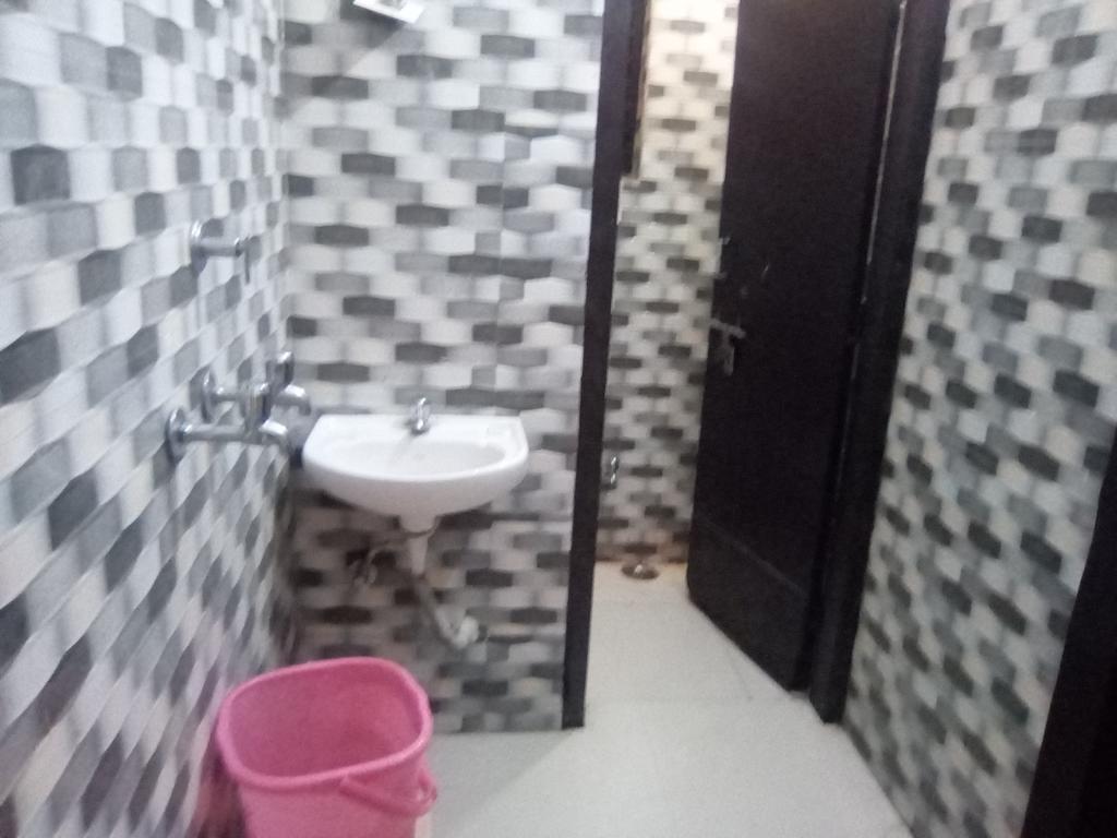 Shubham Guest House - Tap to explore photos