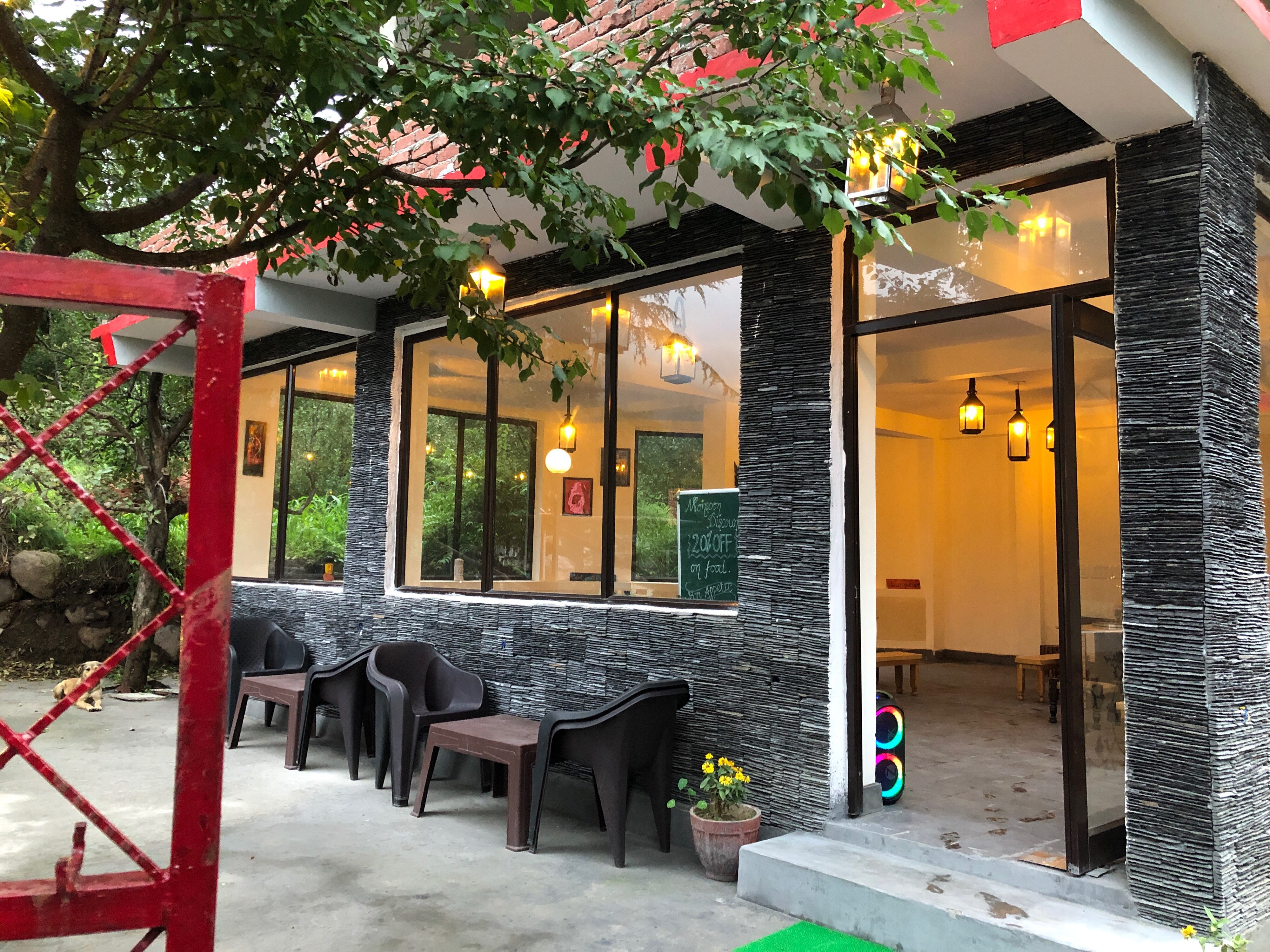 Red House Cafe Manali Guest House Free Cancellation Price Address Reviews