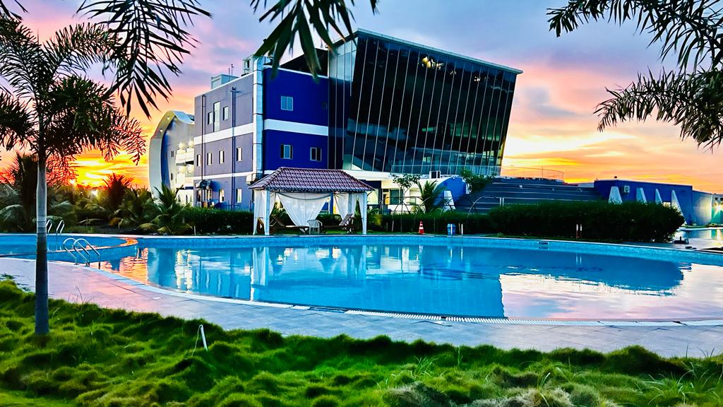 SILVER STONE PARK RESORT - Tap to explore photos
