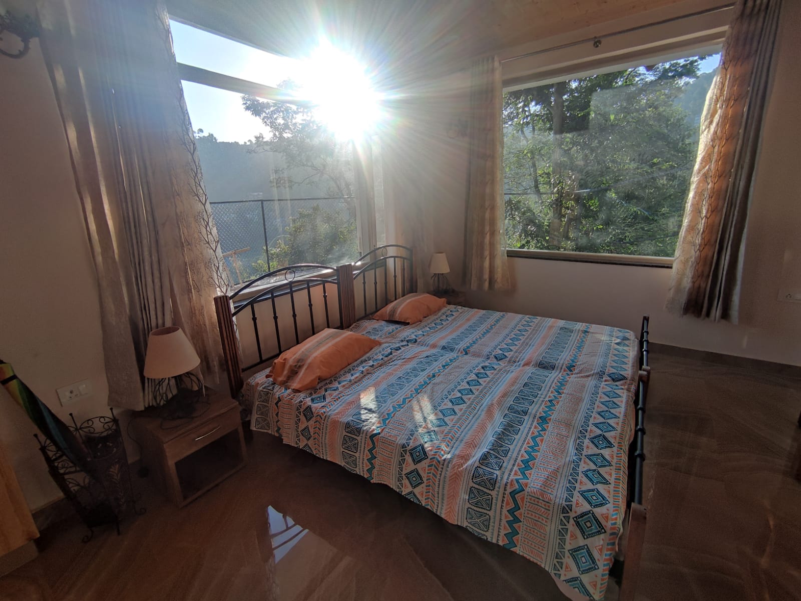 SUNS Idyllic Cottage - Tap to explore photos