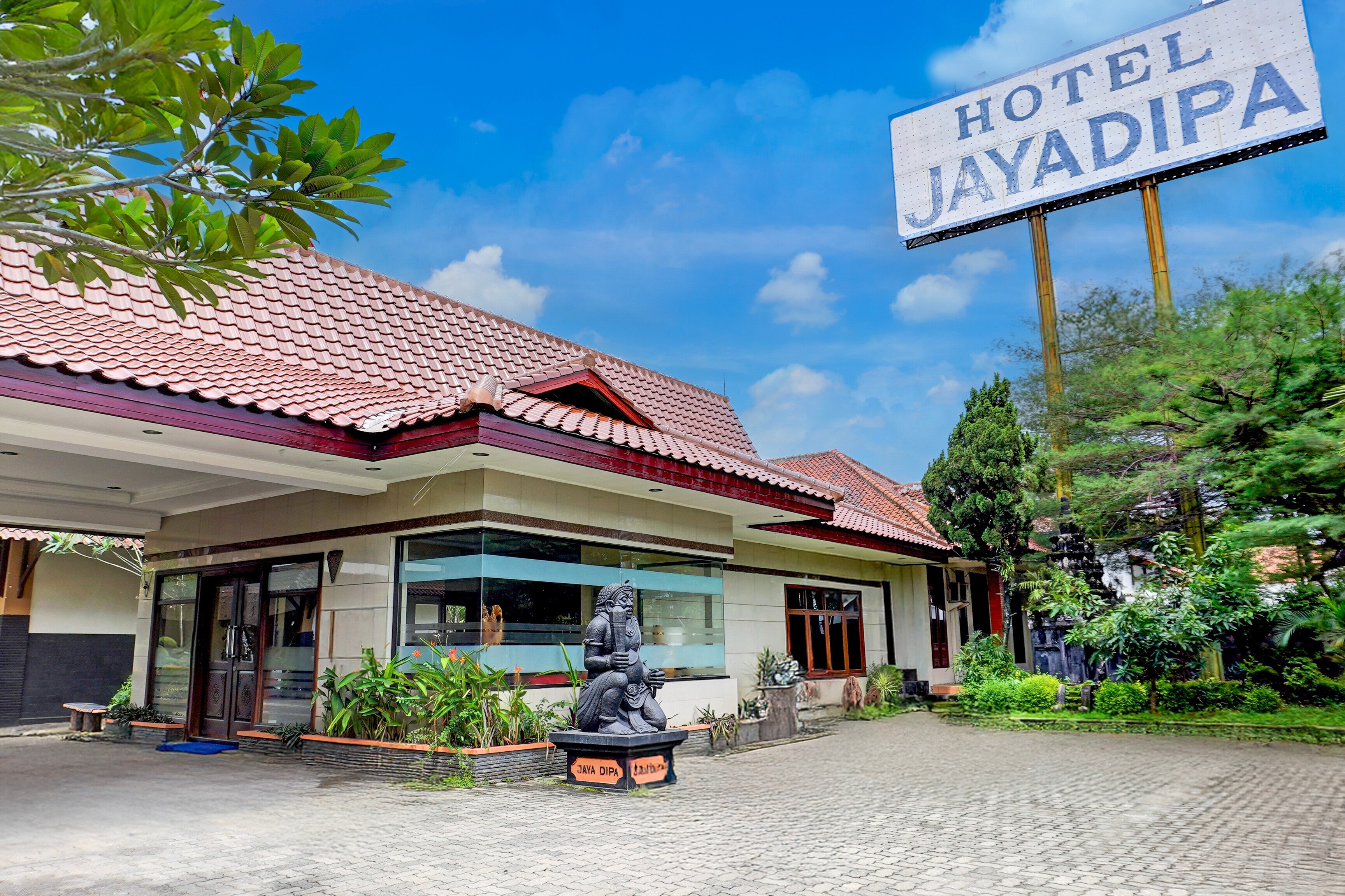 Collection O Pekalongan Near Pasar Batik Setono Formerly Hotel Jayadipa - Tap to explore photos