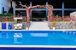 Skylark Holidays Premium Resort, Munnar