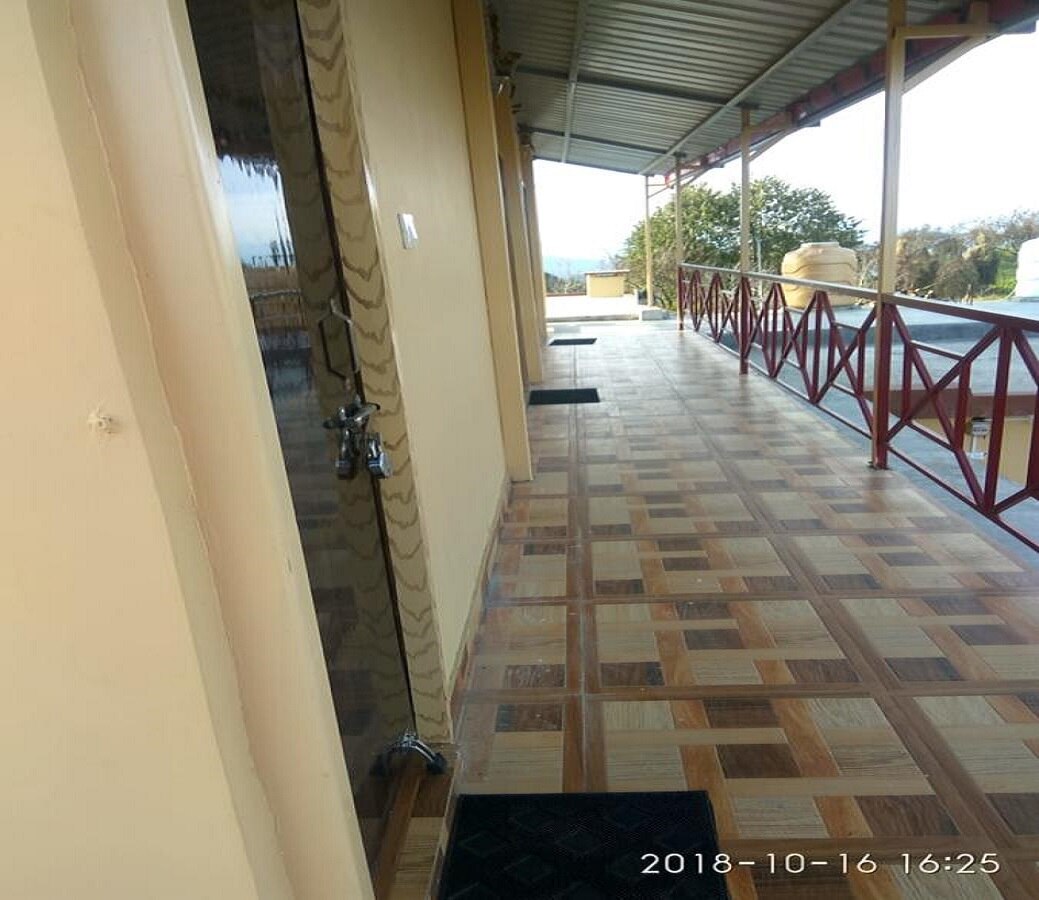 NH-S Homestay - Tap to explore photos