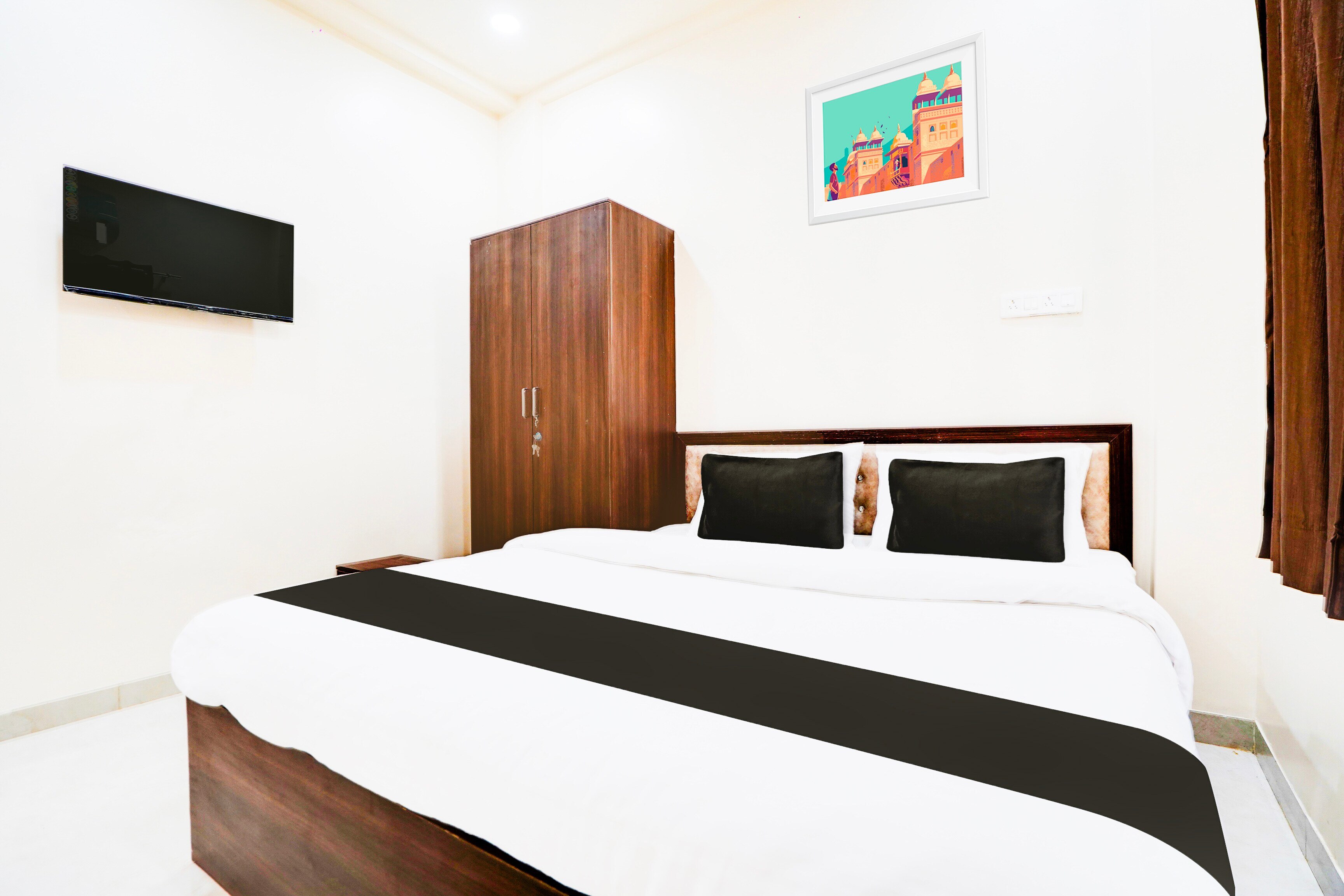 Hotel O UTS STAY IN - Tap to explore photos