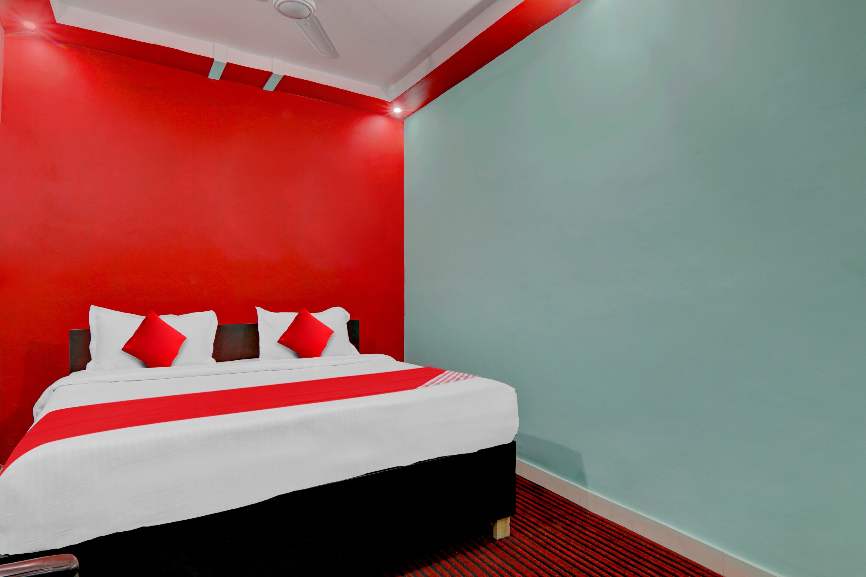 Hotel O The Blue Moon Paying Guest House - Tap to explore photos