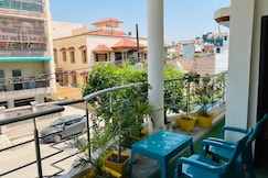 Log Inn Banaras | Entire 2 BHK Apartment, Varanasi