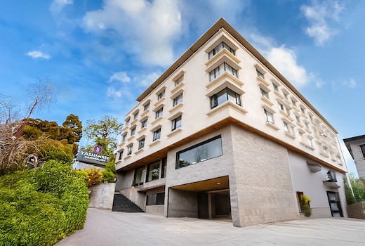 Yashshree Sanderling Mall Road