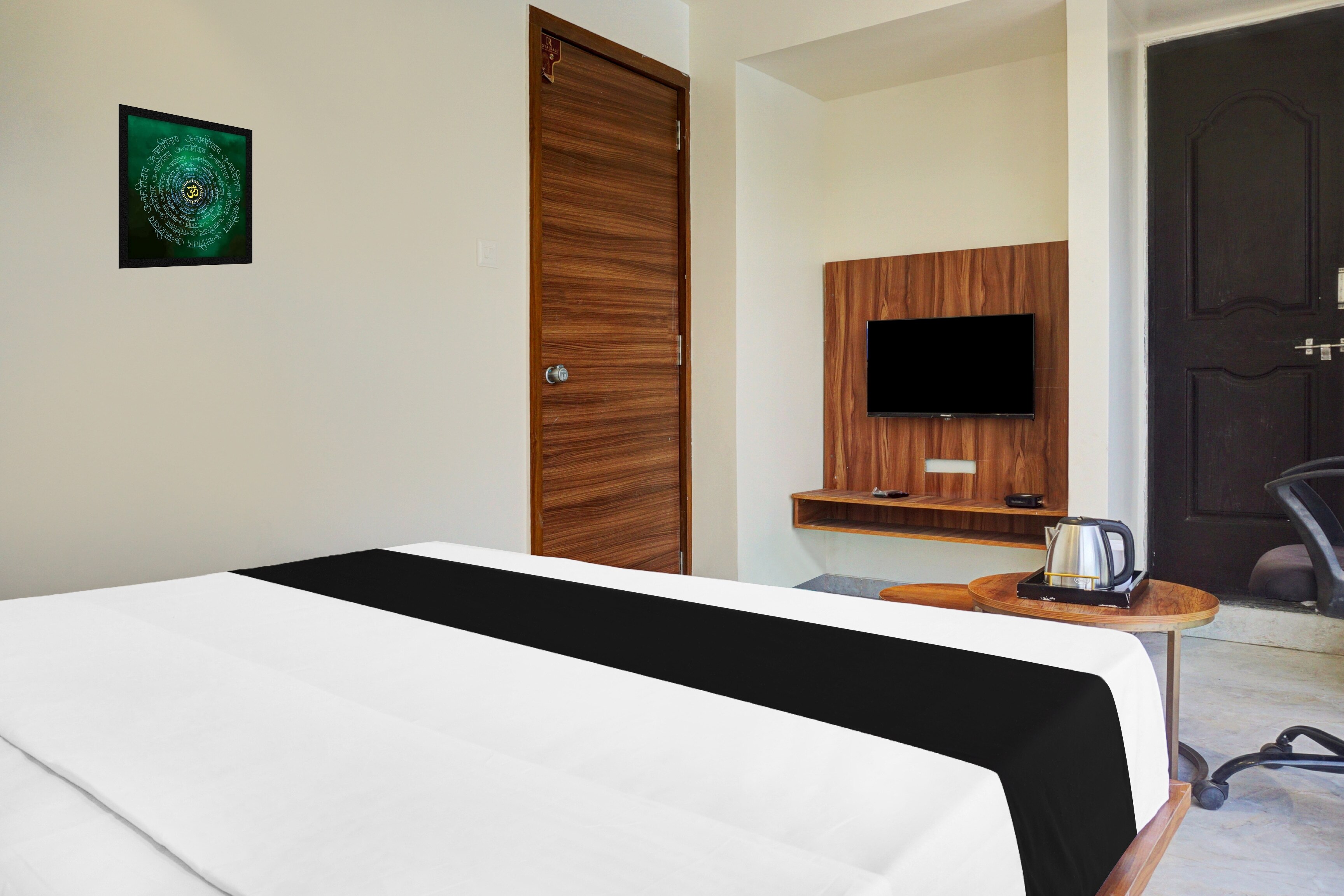 OYO 827373 PARADISE INN LODGING - Tap to explore photos