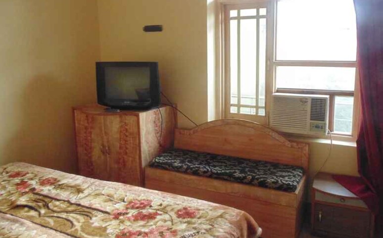 Hotel New Prakash Guest House - Tap to explore photos