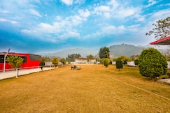 Sukoon Villa 1 - 2BR FF near Jolly Grant Airport by Homeyhuts, Chamba