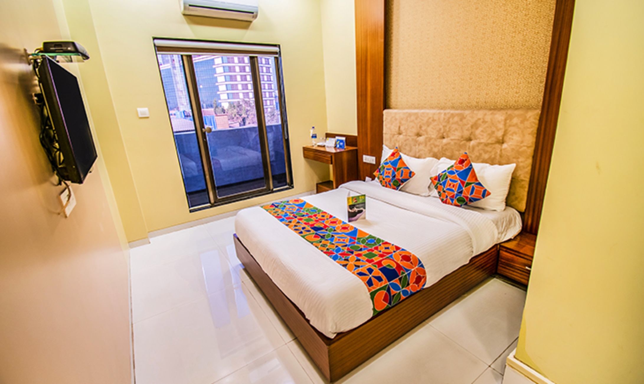 FabHotel Seven Hills - Nr. Mumbai International Airport - Tap to explore photos