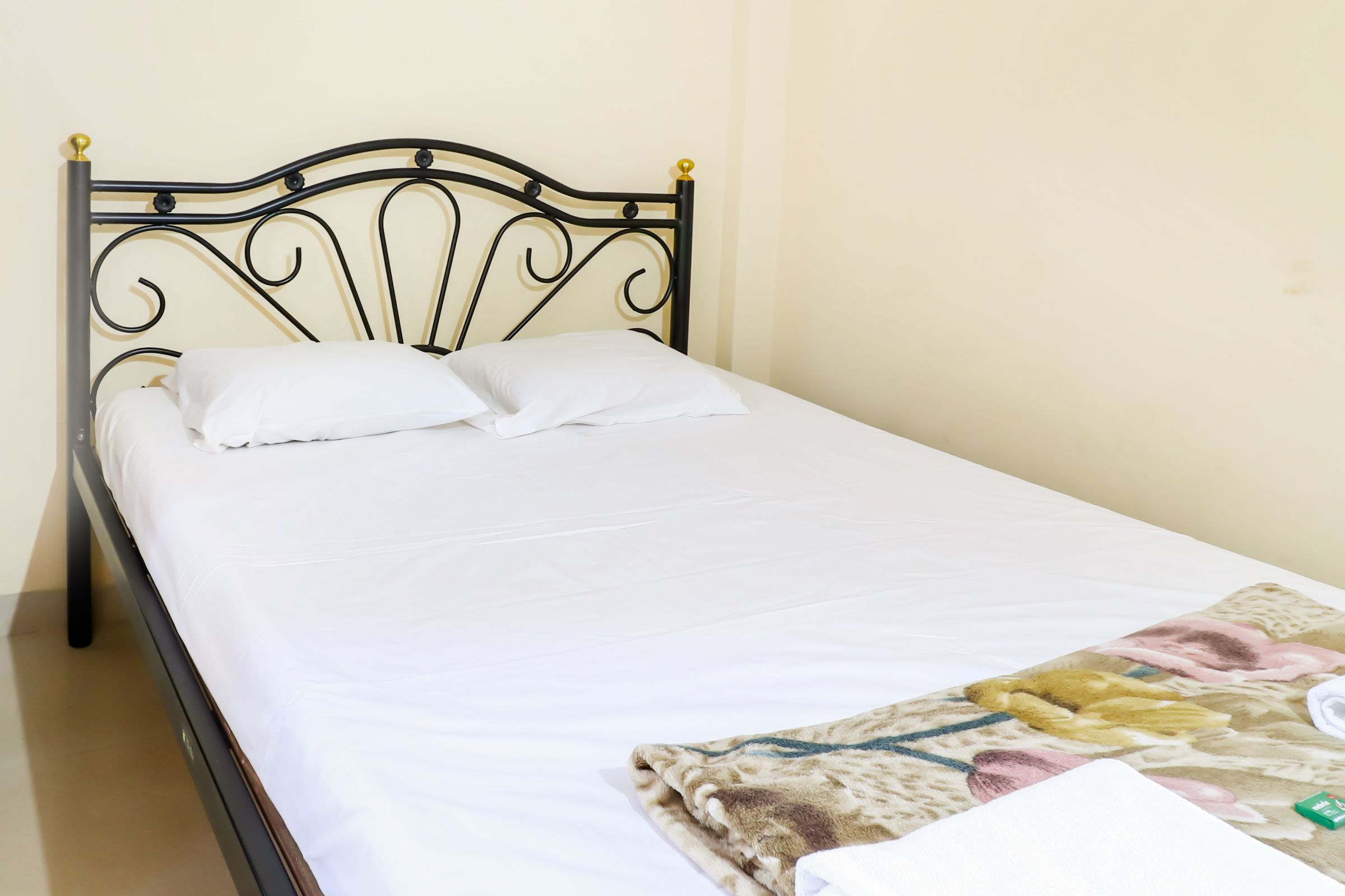 Damodar Guest House - Tap to explore photos