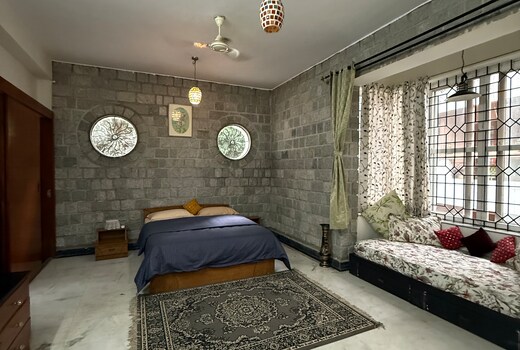 Room in a bungalow with lounge, terrace in Ulsoor