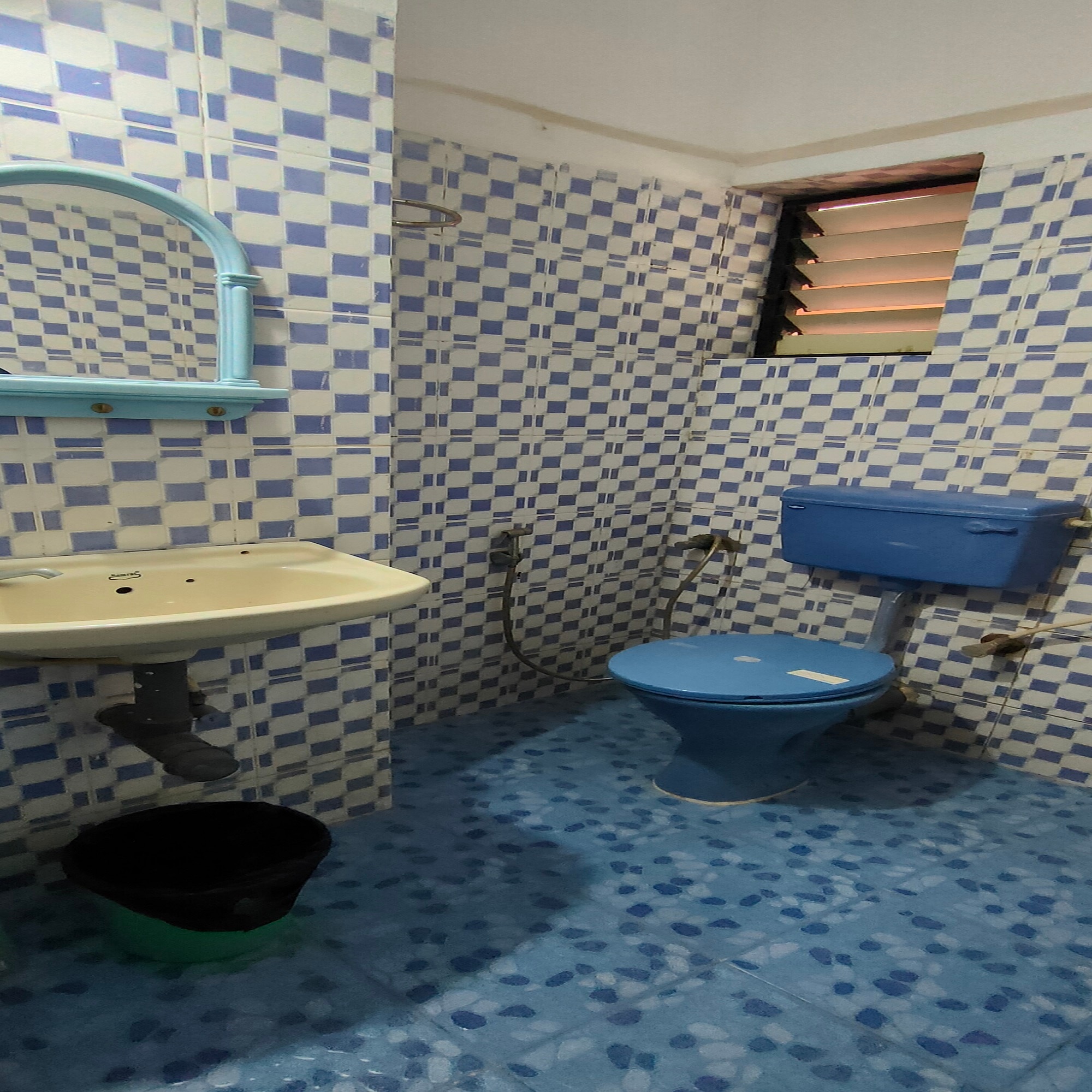 Sarina Guest House - Tap to explore photos
