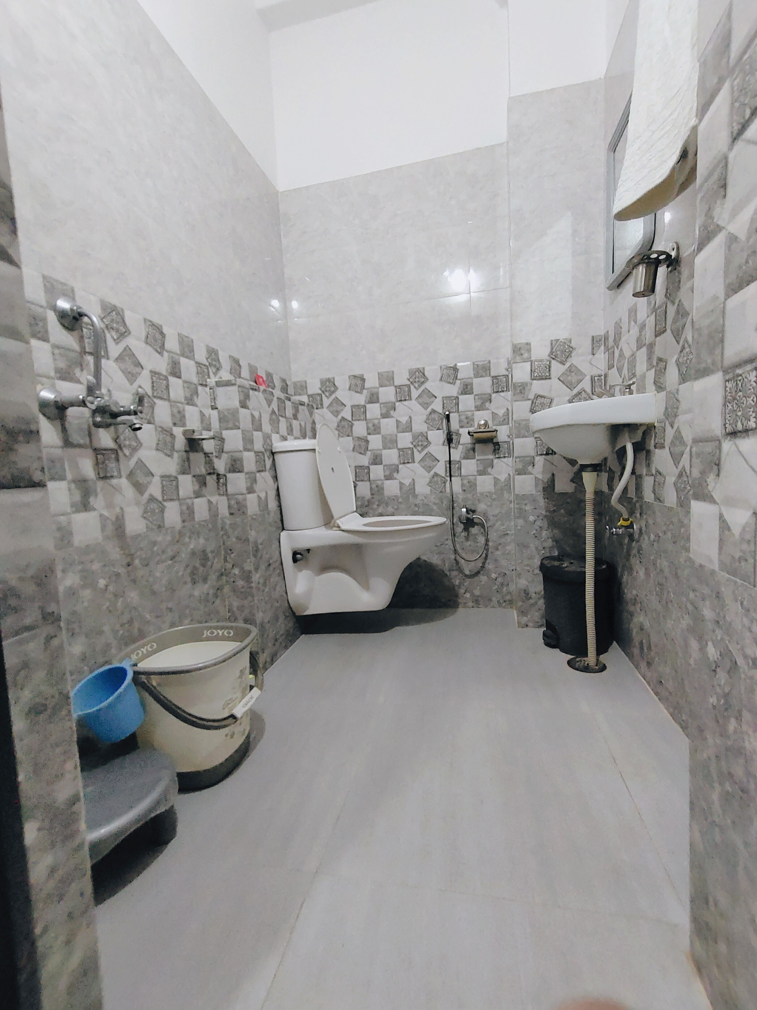 New Aroma Guest House - Tap to explore photos
