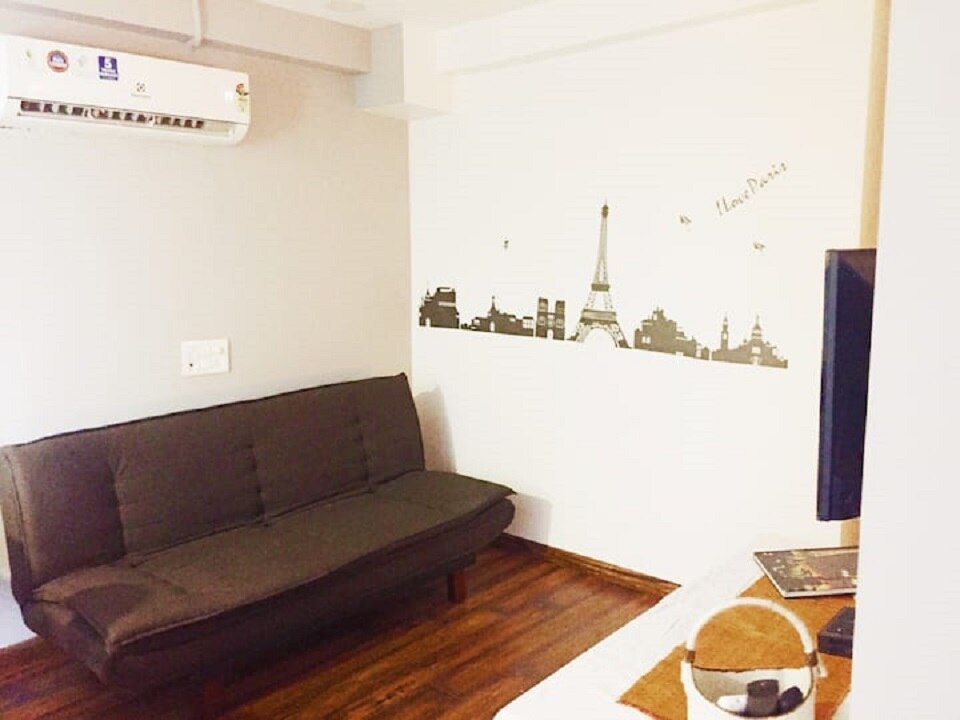 Studio 4 Serviced Studio Aptt.Near Airport: Vasant Kunj - Tap to explore photos