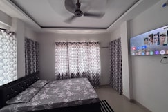 The Comfort Zone w AC, Smart Tv & Private Balcony., Siliguri