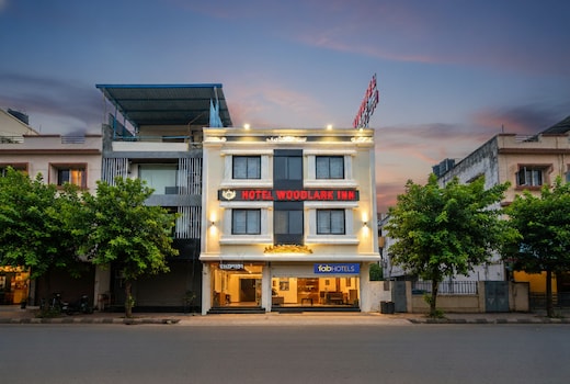 FabHotel Woodlark Inn