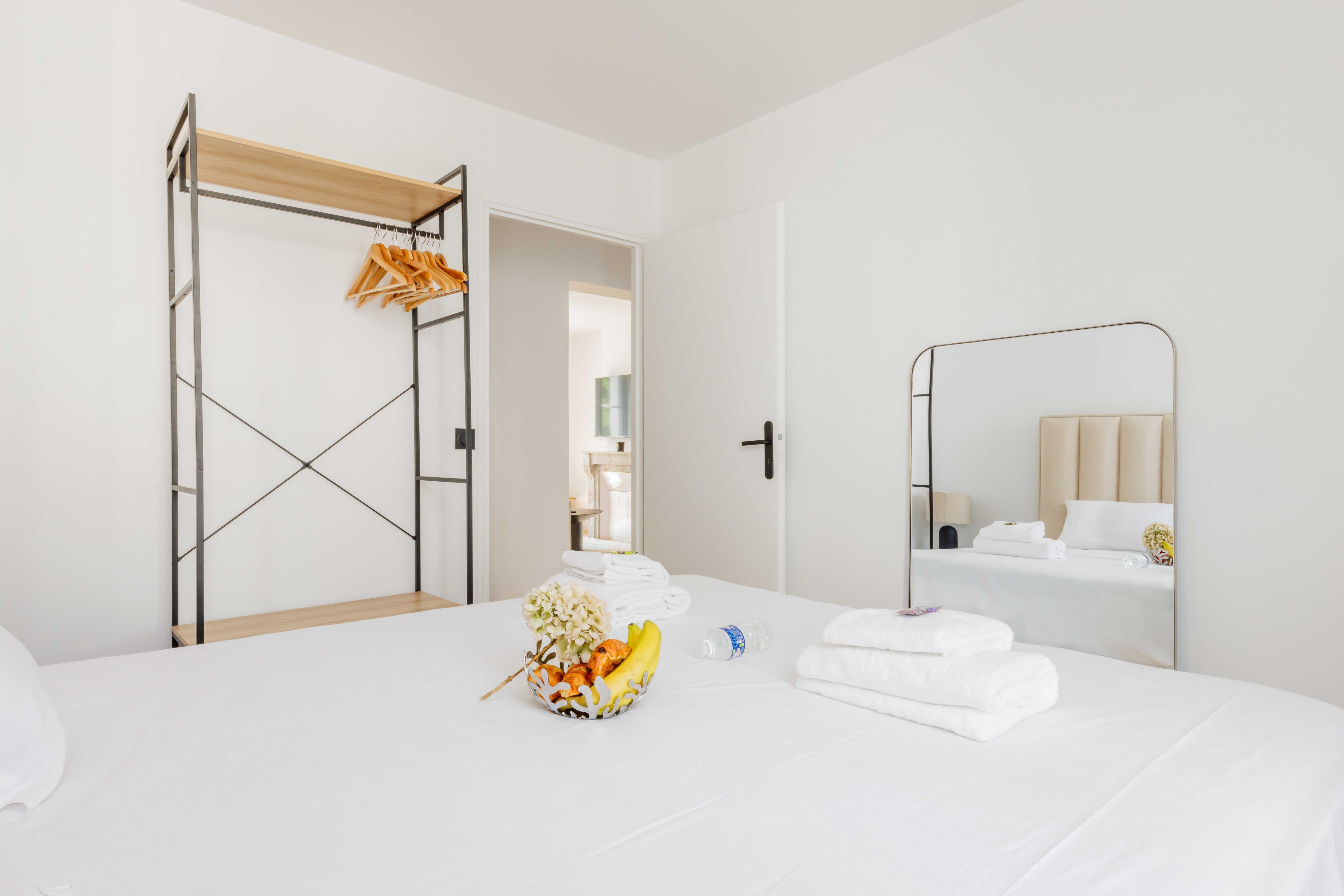 Charming apt with ac -Rue des Archives- le marais - Tap to explore photos
