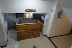 Hotel Trimurti, Harda