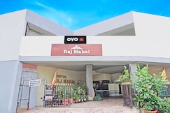 Hotel O Raj Mahal, Kanpur