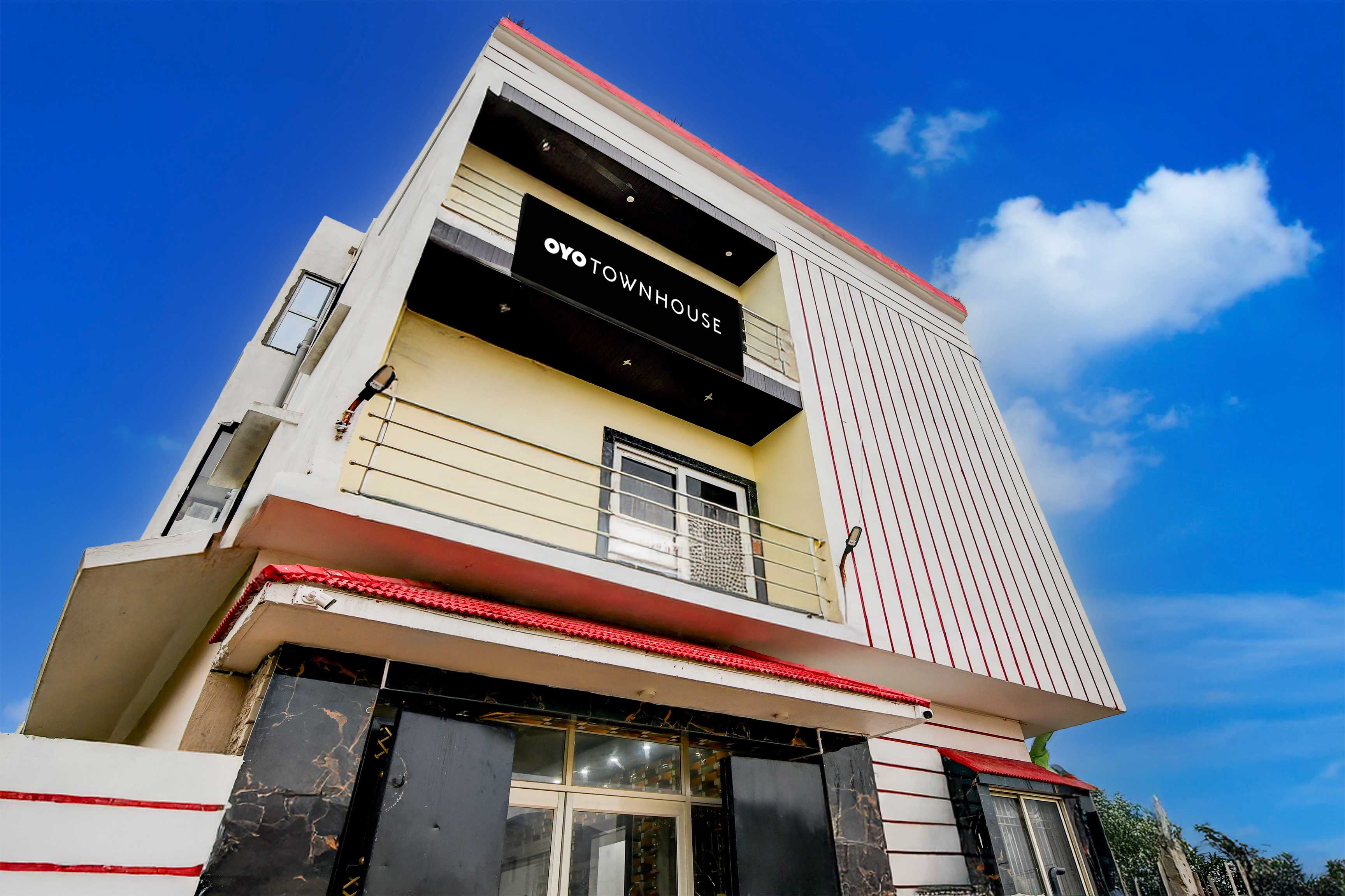 Super Townhouse Puri Sea Beach Formerly Shri Jagannath Homestay - Tap to explore photos
