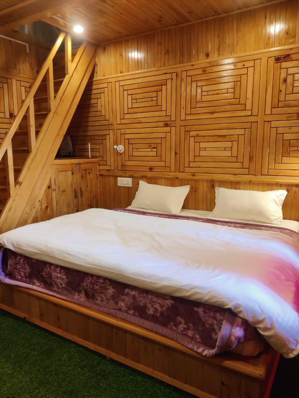 Northern Cedar Cabins and Cafe - Tap to explore photos