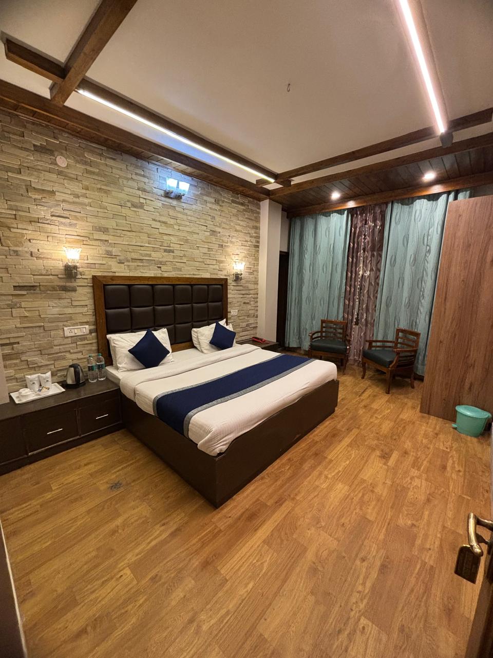 Hotel Himalayan Escape & cottages(Bath Tub ,Central A/c & Balcony - Tap to explore photos