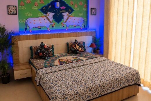 Dream Stay Holiday(10min from Prem Mandir)