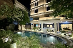 V Hotel The Grand Shoba@ Delhi Airport, Delhi