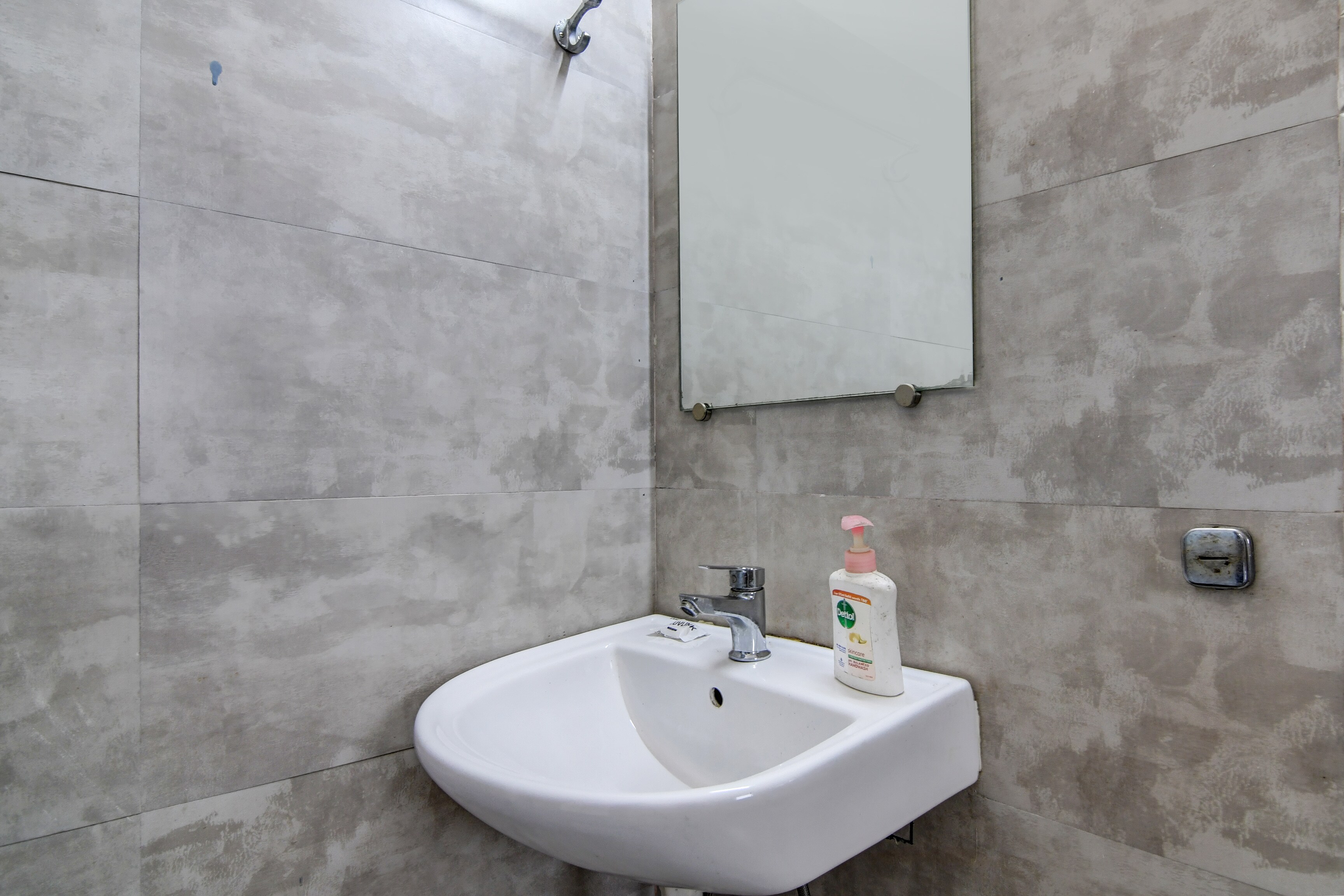 Hotel O Sunshine Near Netaji Subhash Chandra Bose International Airport - Tap to explore photos