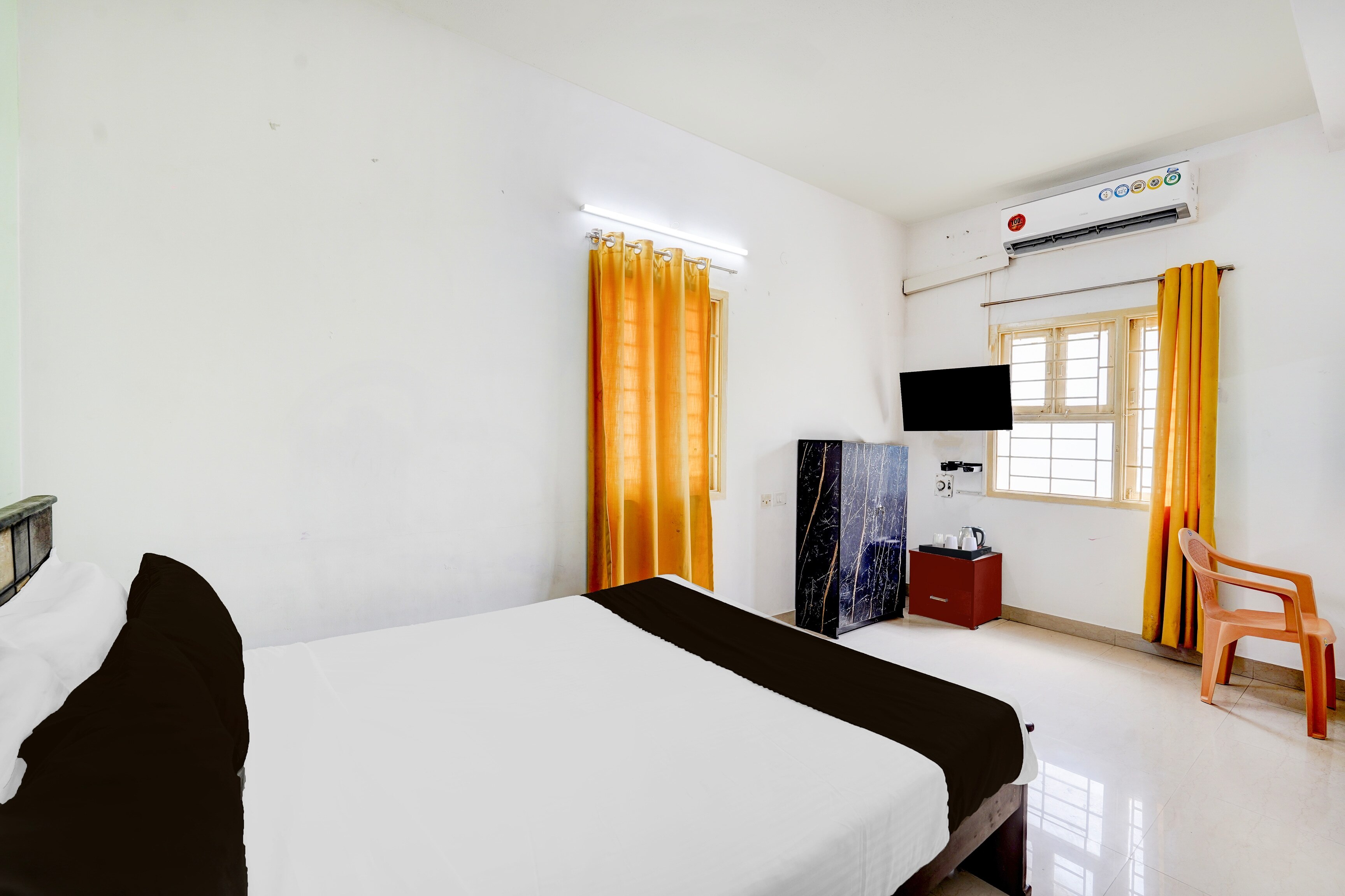 Super Hotel O Kelambakkam Bus Terminal Formerly Guna Residency - Tap to explore photos