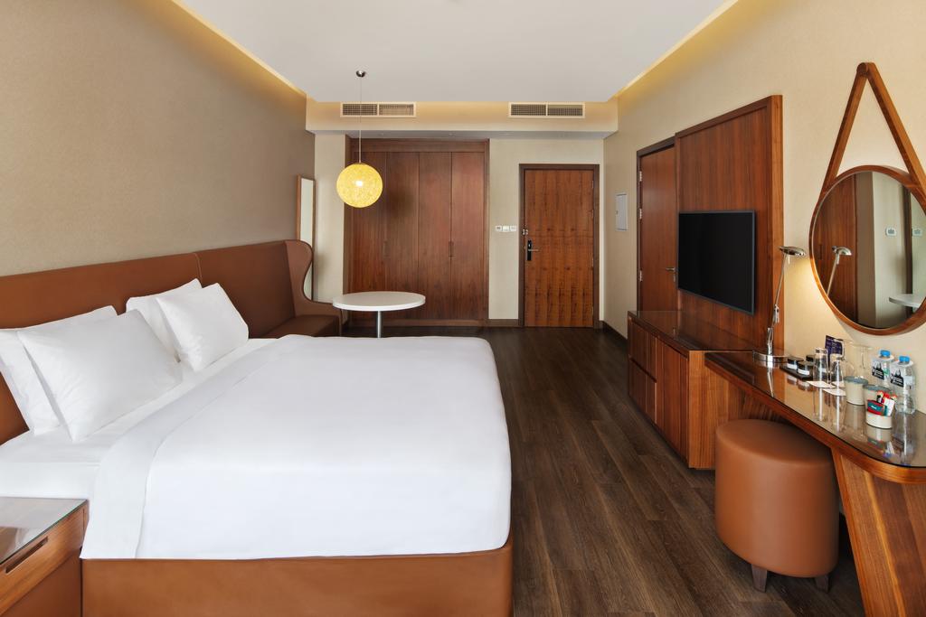 Radisson Blu Hotel Dubai Canal View Dubai 4 3 0 Price