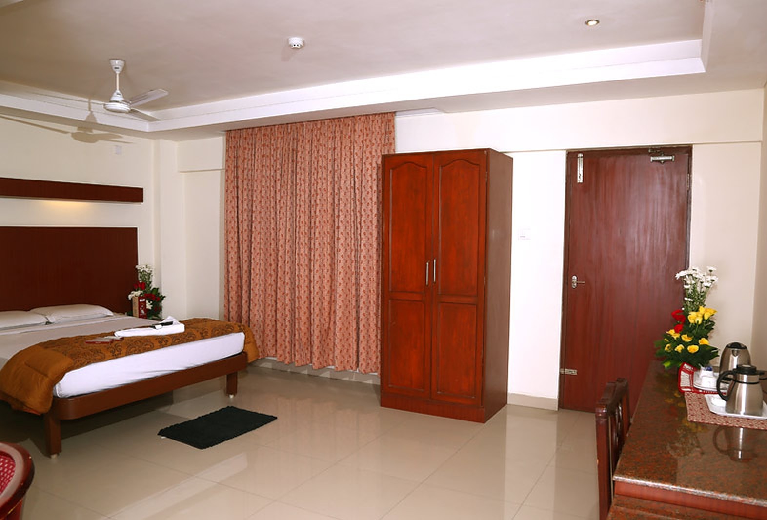 Sivaranjani Hotel - Tap to explore photos