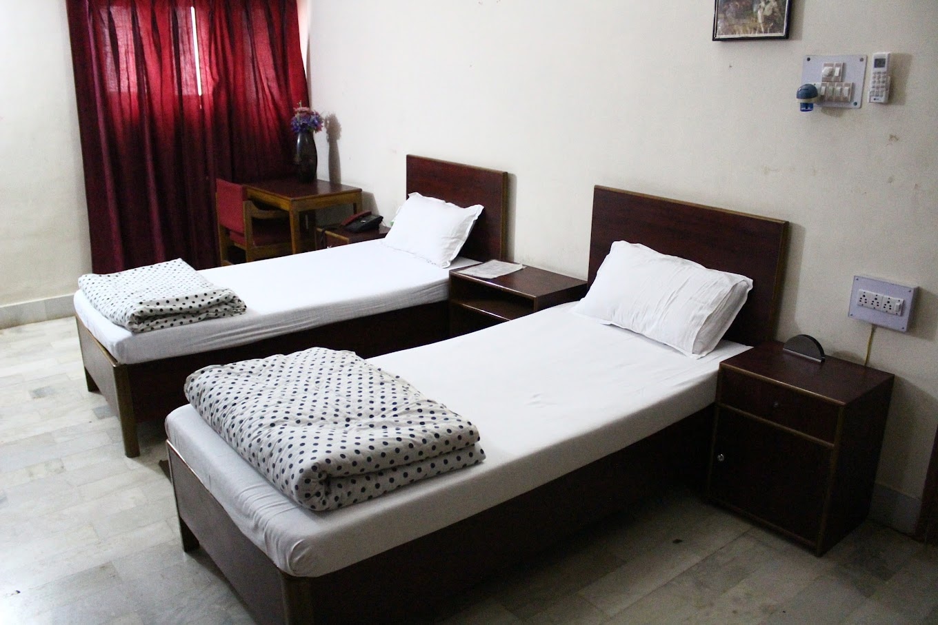 Hotel Jalsa Inn - Tap to explore photos