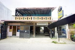 OYO 94768 Al-hamra Guest House, Langsa