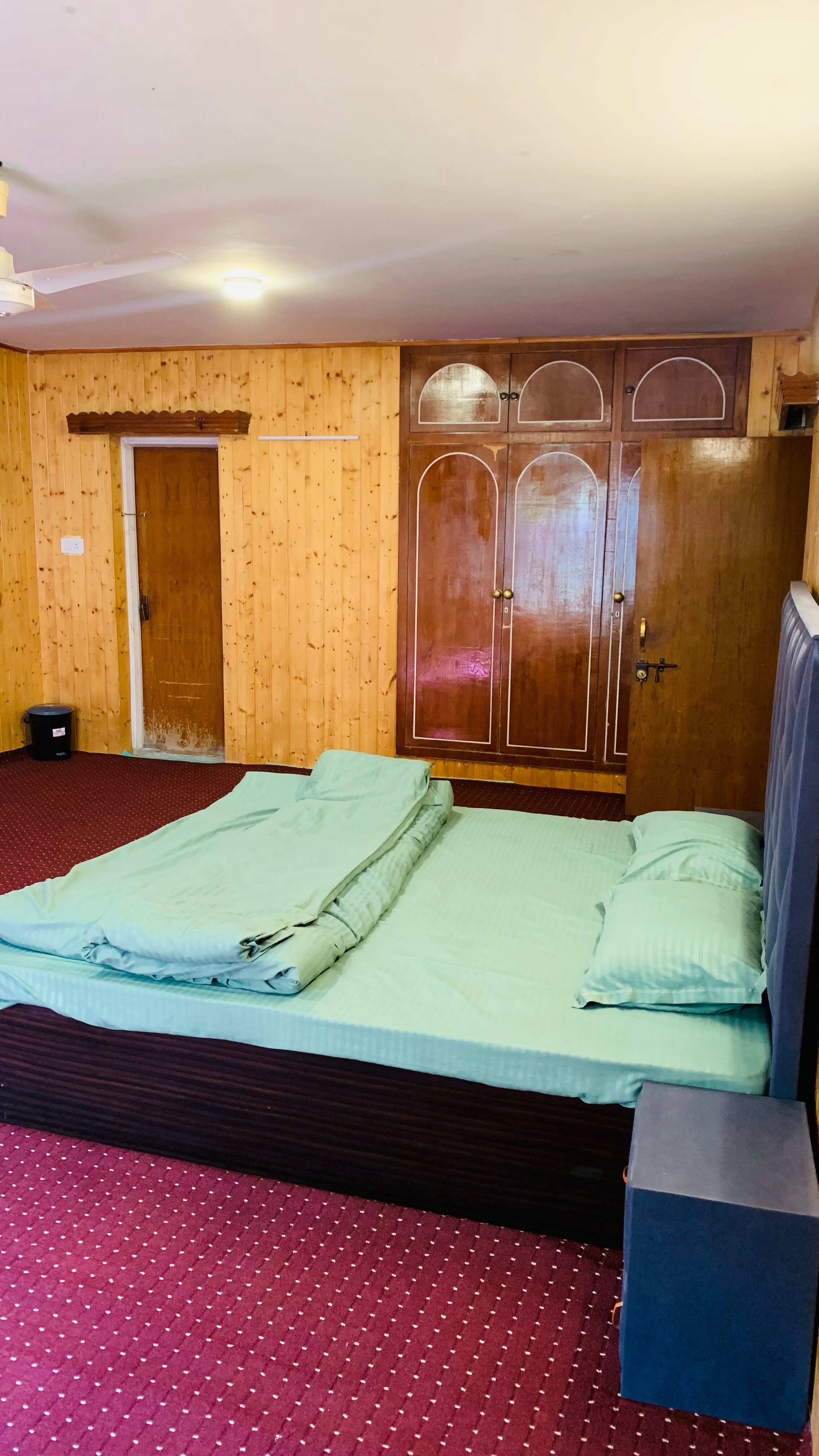 Cozy Kashmir Homestay - Tap to explore photos