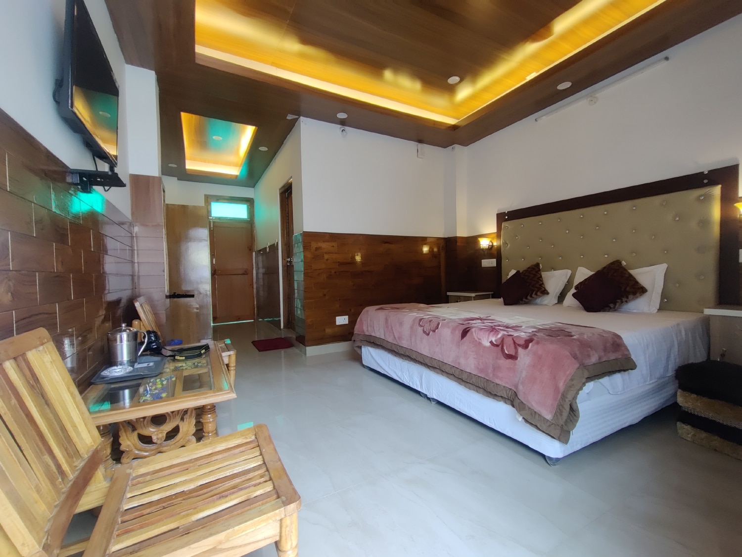 Royal Classic Homestay - Tap to explore photos