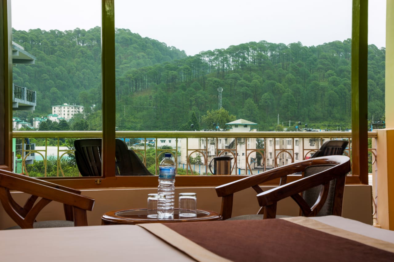 Springwood Inn Near Kainchi Dhaam 8kms - Tap to explore photos