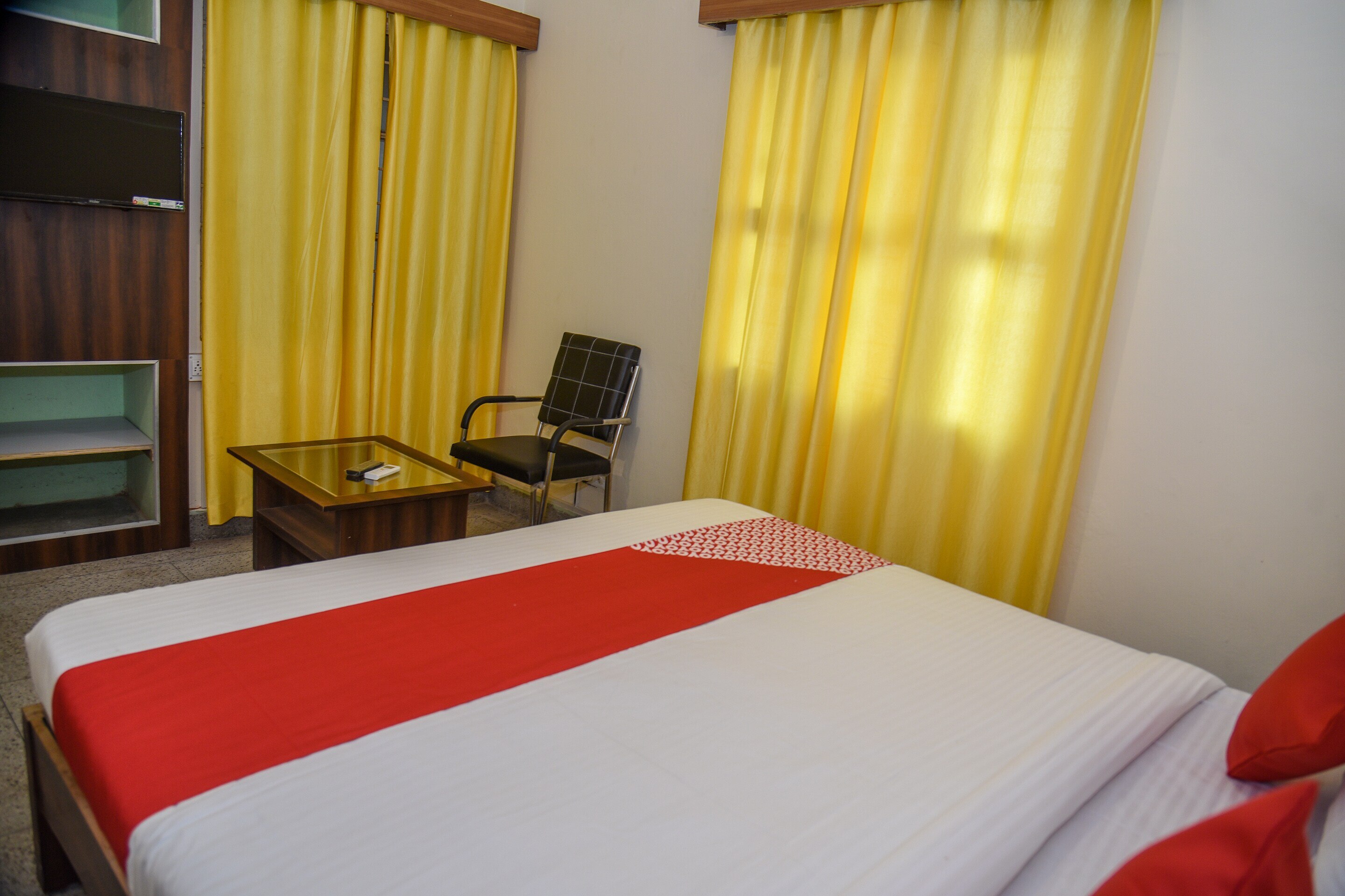 OYO Hotel Vibrant Inn - Tap to explore photos