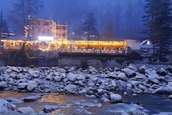 The White House - By the Riverside, Kasol