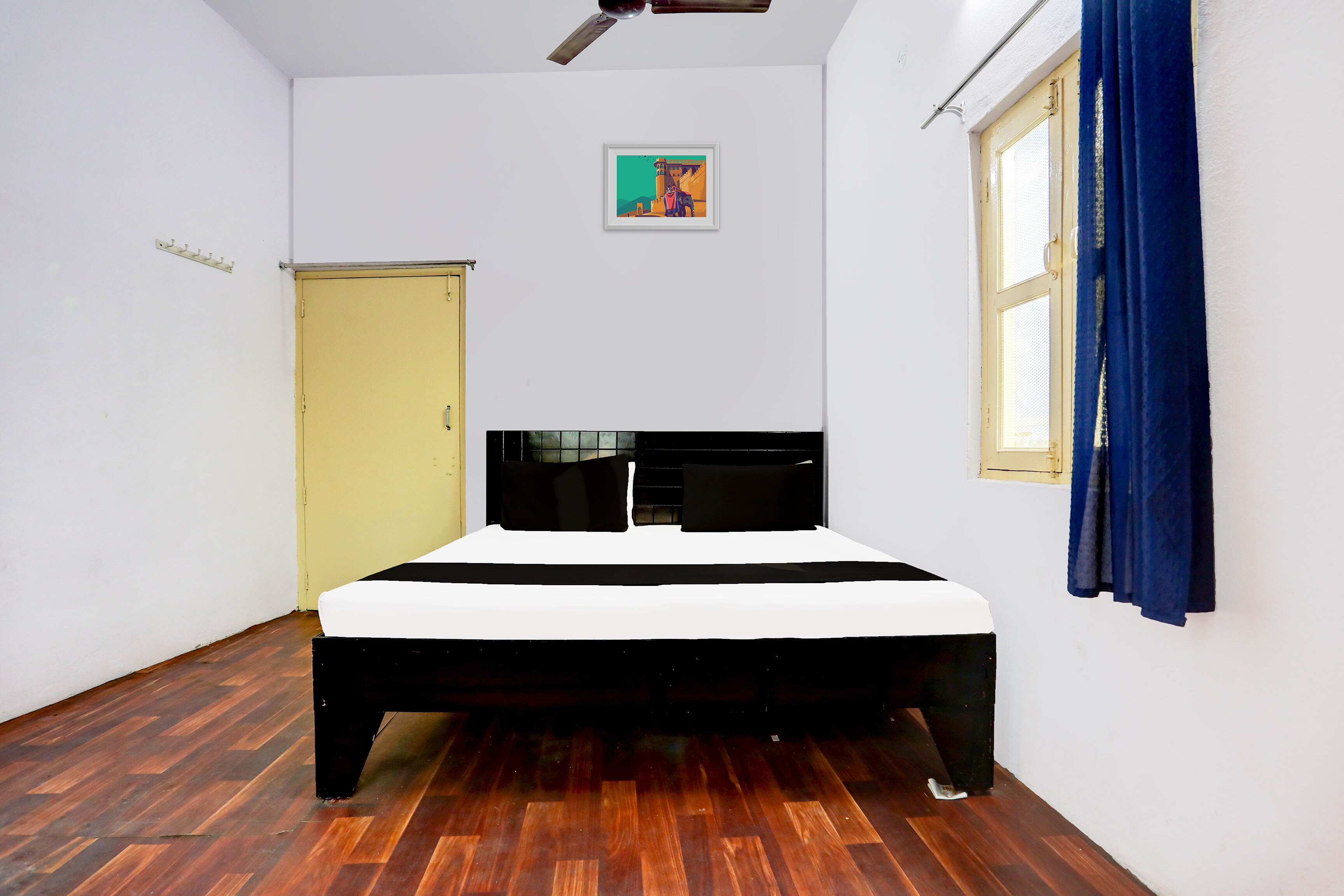Hotel O Golden Guest House - Tap to explore photos