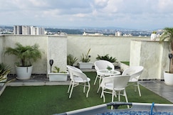 Hillview Penthouse, Morni