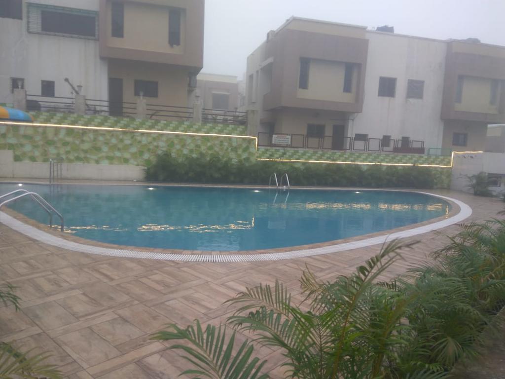 Fog City Apartment-2 BHK Homestay - Tap to explore photos
