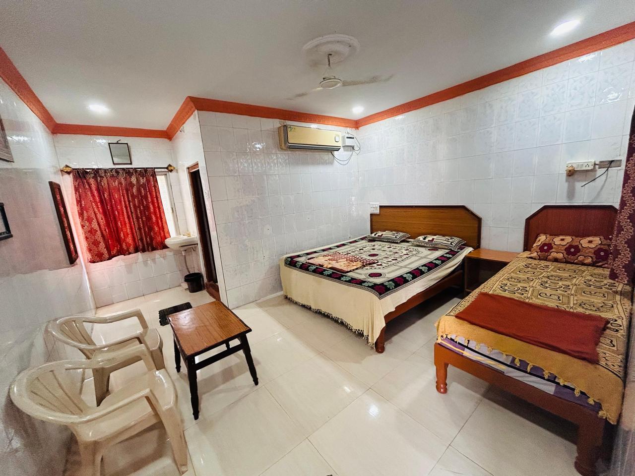 SRI GURU PADHA LODGE - Tap to explore photos
